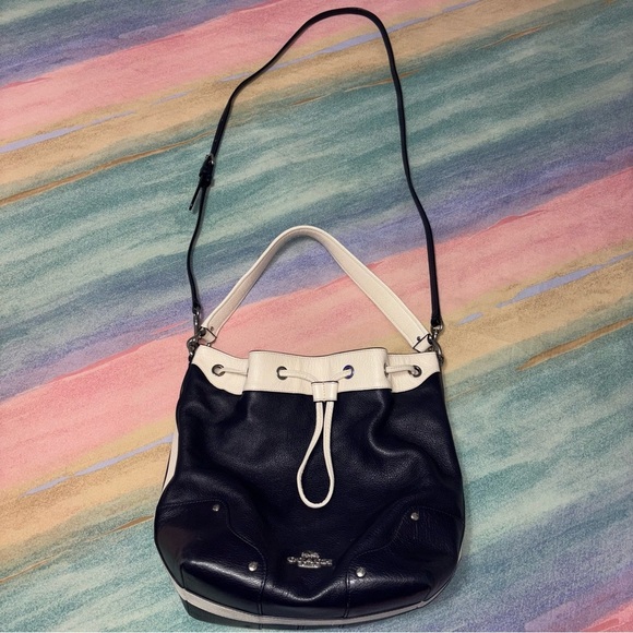 Coach Mickie drawstring shoulder crossbody bucket Navy bag pebbled leather - Picture 2 of 13